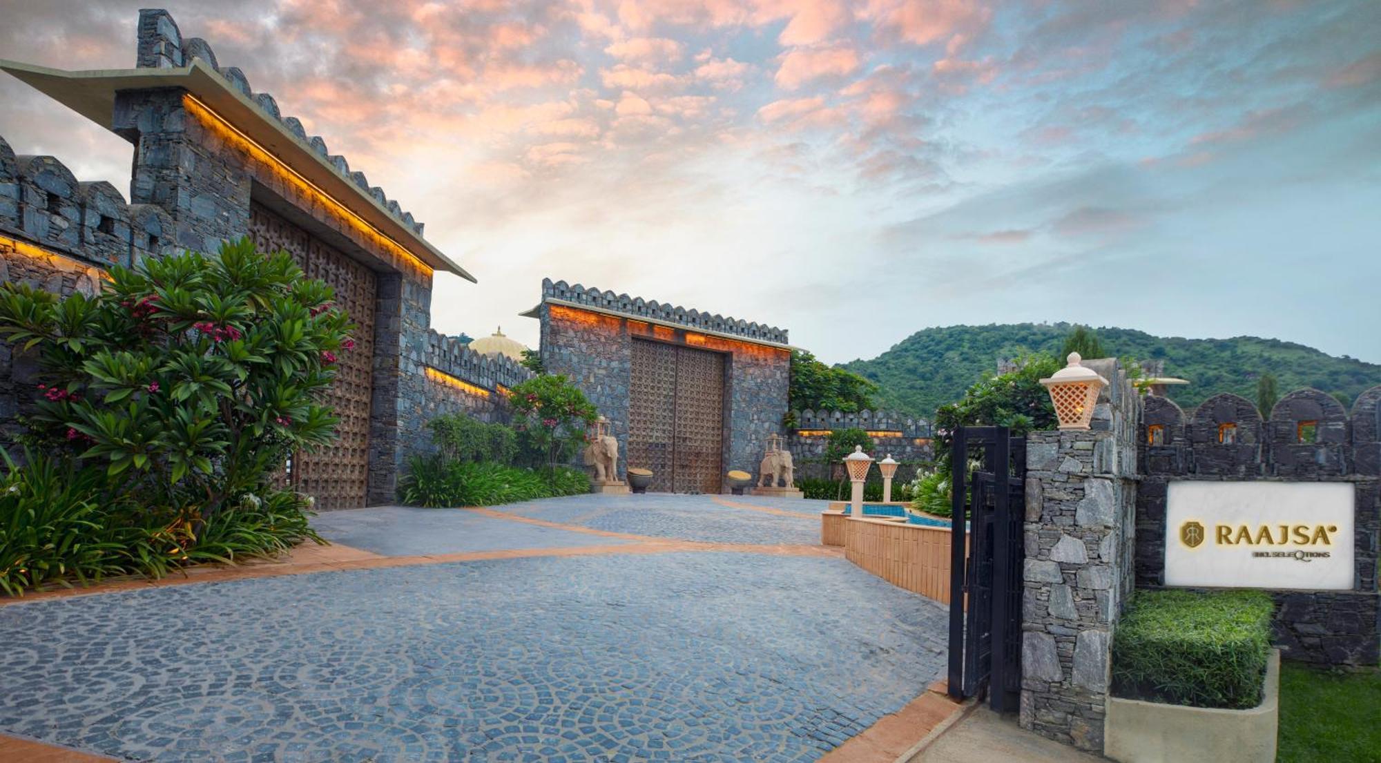 รามาดา รีสอร์ต บาย วินด์แฮม กุมภาลครห์ Hotel คัมบาลกาห์ ภายนอก รูปภาพ