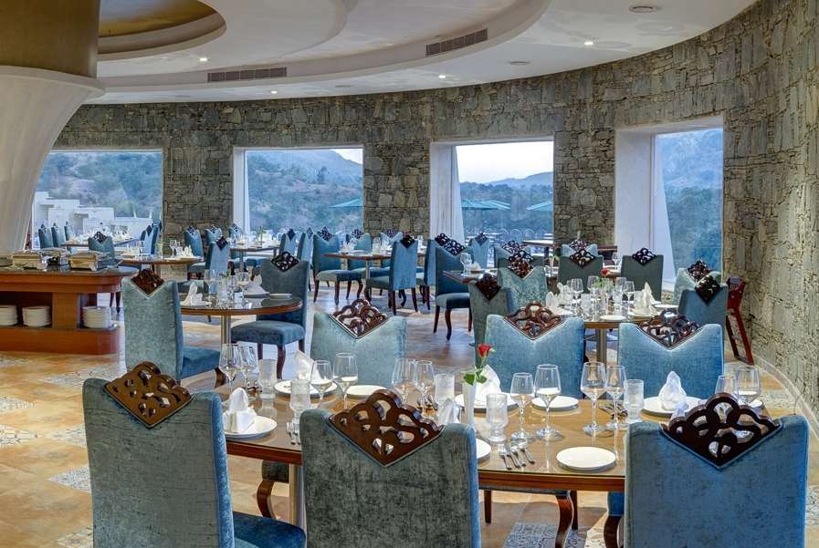 รามาดา รีสอร์ต บาย วินด์แฮม กุมภาลครห์ Hotel คัมบาลกาห์ ร้านอาหาร รูปภาพ