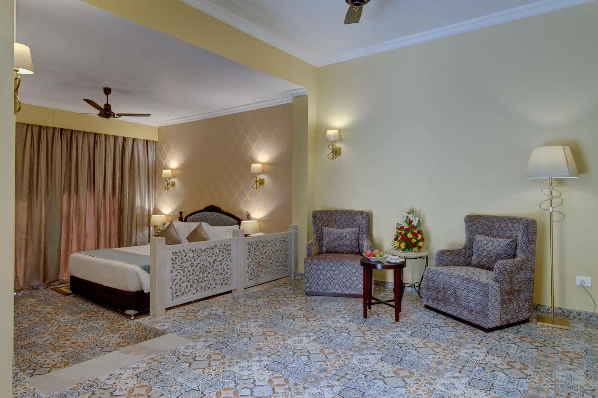 รามาดา รีสอร์ต บาย วินด์แฮม กุมภาลครห์ Hotel คัมบาลกาห์ ภายนอก รูปภาพ