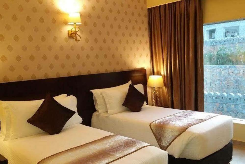 รามาดา รีสอร์ต บาย วินด์แฮม กุมภาลครห์ Hotel คัมบาลกาห์ ภายนอก รูปภาพ